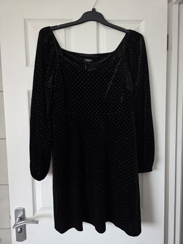 Bnwt size simply black - size,