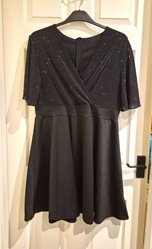 Black glitter neck - v-neck, &